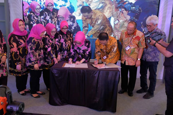 Resmikan: IKBI PT Perkebunan Nusantara III (Persero) saat meresmikan Bank Sampah Nusa-3 Hijau di  Perkantoran PTPN III, Jalan Sei Batang Hari Medan, Selasa (20/8).