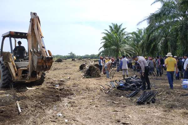 ist OKUPASI: Petugas TNI dan Polri mengamankan proses okupasi yang dilakukan PT LNK di Desa Nambiki, Kecamatan Selesai, Langkat.