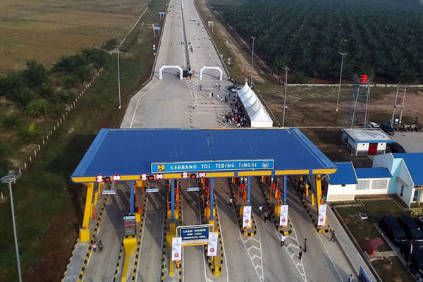 istimewa PINTU TOL: Suasana pintu tol Tebingtinggi difoto dari ketinggian. Tol Medan-Tebingtinggi menjadi salah satu tol yang diminati investor asing.