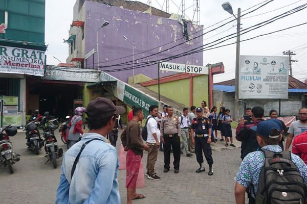 IST/SUMUT POS HEBOH: Swalayan Irian Super Market pasca perampokan mobil vendor pengisian ATM, Kamis (1/8).