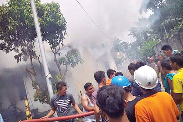ist Terbakar: Enam unit rumah karyawan Pabrik Kelapa Sawit PT Hutabayu Marsada.