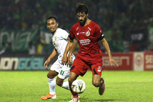 CHANDRA SATWIKA/JAWA POS MERAPAT: Pemain Semen Padang Jose Sardon, dikabarkan merapat ke Persebaya Surabaya.