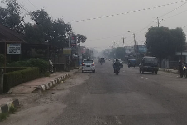 sopian/sumut pos KABUT ASAP: Kondisi kabut asap akibat kebakaran hutan di Provinsi Riau berimbas ke Kota Tebingtinggi.