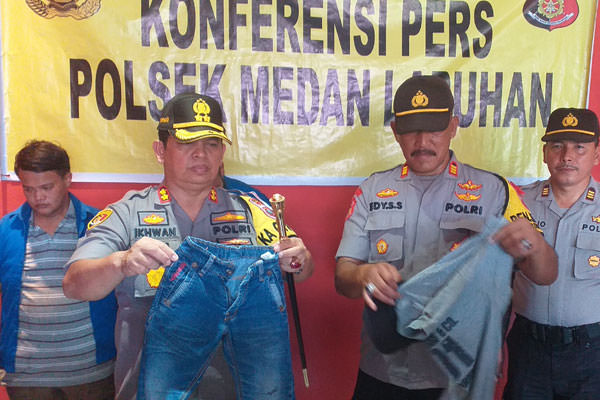 ist PERLIHATKAN: Kapolres Pelabuhan Belawan AKBP Ikhwan Lubis didampingi Kapolsek Sunggal AKP Edy Fariadi memperlihatkan barang bukti.