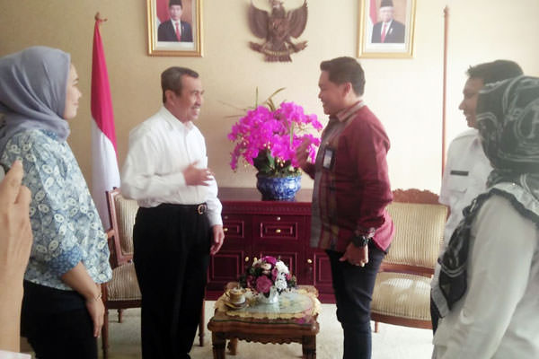 BERTEMU: Gubernur Provinsi Riau, Syamsuar dan Kepala Kantor Wilayah I KPPU, Ramli Simanjuntak bertemua di Kantor Gubernur Riau.