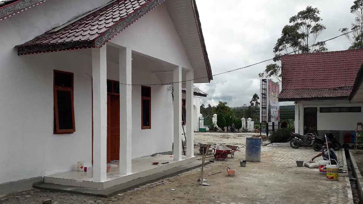 Tahap Kerja: Pembangunan Ruang Rapat Komisi DPRD Humbahas.  Dedi simbolon/sumut pos