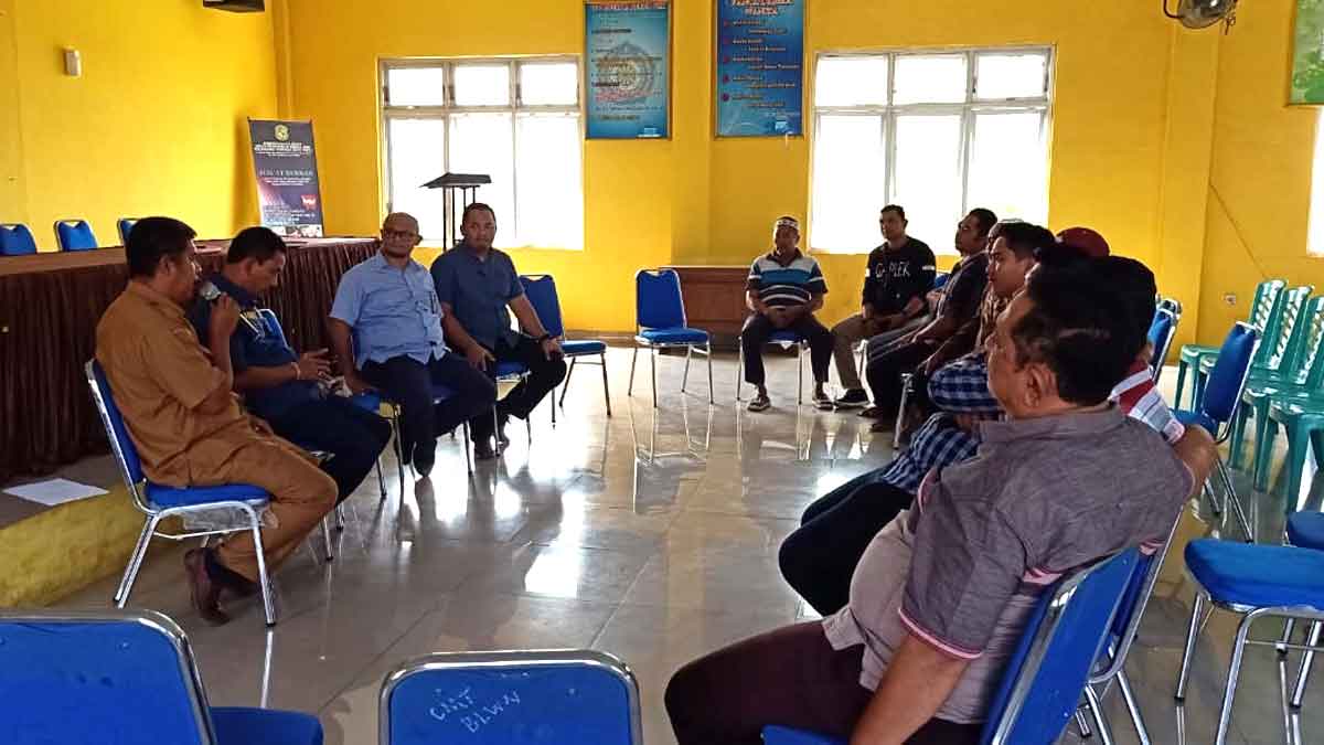 BERTEMU: HNSI Sumut,  pihak PT Pertamina dan pihak Dinas Perikanan Kota Medan, bertemu membahas persoalan BBM solar di Belawan. fachril/sumut pos