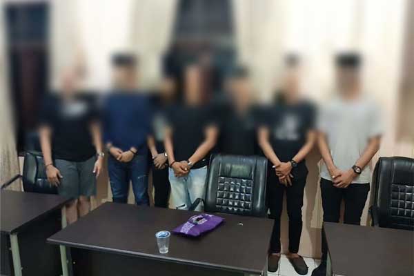 DIAMANKAN: Sebanyak 7 personel  sejajaran Polda Sumut bersama 5 teman wanita muda mereka diamankan dari Karaoke Krypton.