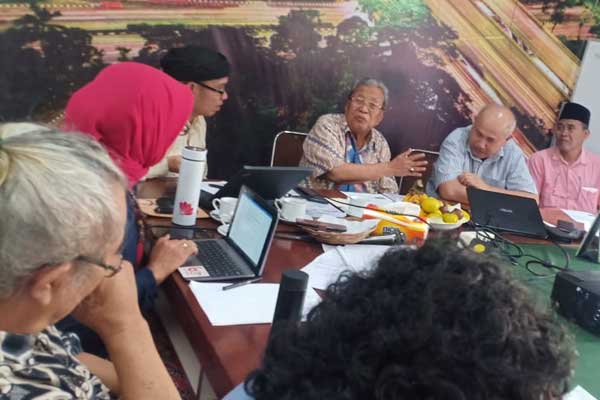 PERTEMUAN: Suasana pertemuan KMS Peduli Medan-Sumut  yang kembali membahas topik Tantangan Memerdekakan Lapangan Merdeka Medan, sekaligus mengawal kebijakan Gubsu, Edy Rahmayadi.  prans Hasibuan/sumutpos