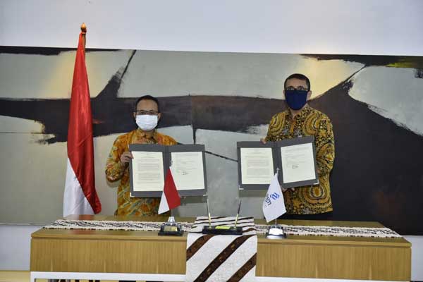 BERSAMA: Direktur Utama PGN Suko Hartono (masker putih) bersama Direktur Komersial PGN Fariz Aziz (masker hitam)