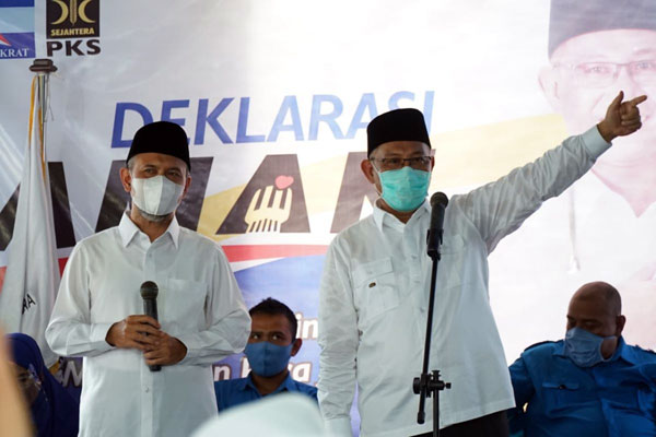 DEKLARASI: Pasangan bakal calon Wali Kota dan Wakil Wali Kota Medan Akhyar Nasution dan Salman Alfarisi yang diusung PKS dan Partai Demokrat saat deklarasi di posko pemenangan, Jalan Sei Batanghari, Jumat (4/9).