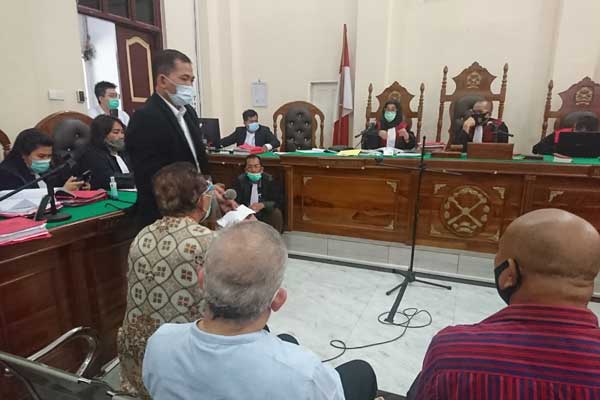 KETERANGAN: Tiga saksi memberikan keterangan, dalam kasus dugaan kesalahan pemberian obat, Rabu (21/10).gusman/sumut pos.