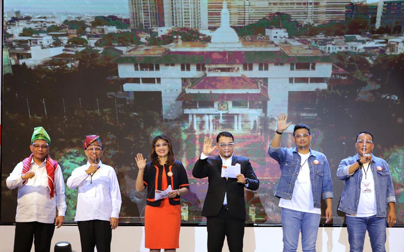 DEBAT: Kedua paslon Pilkada Medan, Akhyar-Salman dan Bobby-Aulia saat mengikuti debat putaran pertama lalu.