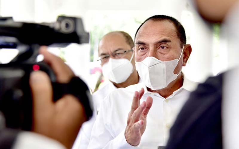 WAWANCARA: Gubsu, Edy Rahmayadi saat diwawancarai wartawan.