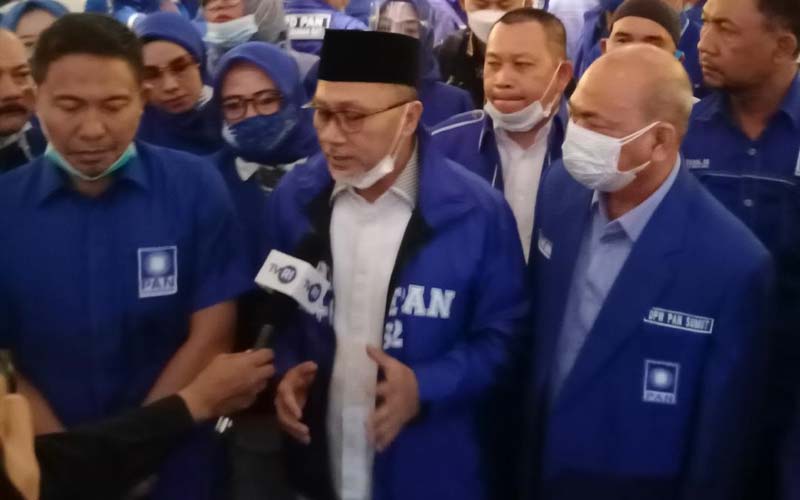 ARAHAN: Ketua Umum DPP PAN Zulkifli Hasan, saat menyampaikan arahan pada konsolidasi organisasi yang diikuti seluruh pengurus DPD PAN kabupaten kota dan DPW PAN Sumut di Hotel Grand Aston Medan, Kamis (17/12).