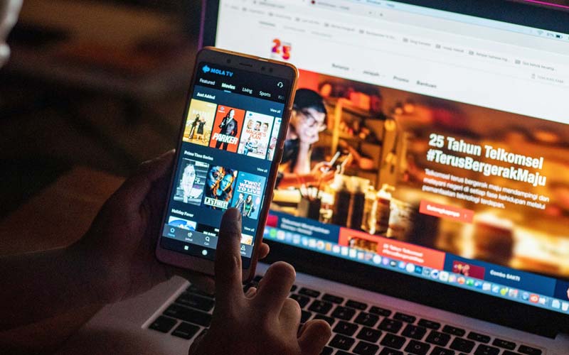Telkomsel menyediakan paket bundling premium yang meliputi kuota data dan akses berlangganan Mola TV. Terdapat dua jenis paket bundling yang tersedia, yaitu Mola TV 3GB dan Mola TV 10GB. Untuk menikmati manfaat kolaborasi antara Telkomsel dengan Mola TV,