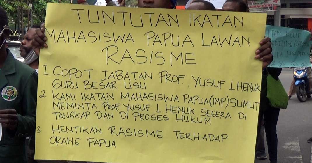 TUNTUTAN: Mahasiswa asal Papua menuntut Guru Besar USU Prof Yusuf untuk  dicopot jabatannya dan diproses hukum.