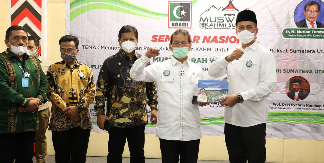 BUKA MUSWIL: Wakil Gubernur Sumut Musa Rajekshah membuka secara resmi Musyawarah Wilayah VI Korps Alumni Himpunan Mahasiswa Islam (KAHMI) yang digelar di Aula Kantor Bupati Tapanuli Selatan, Sipirok, Jumat (5/2). Acara tersebut juga sekaligus memeringati