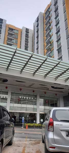 RAMAI: Kondisi Royal Condominium di Jalan Palang Merah Medan, ramai didatangi pengunjung Royal Concotel, baru-baru ini.