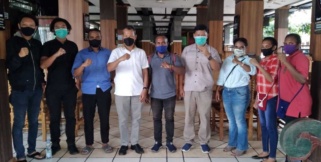 KOMPAK: Mahasiswa asal Papua di Medan, berjanji kompak menjaga Kamtibmas di Sumut. dewi/sumut pos.