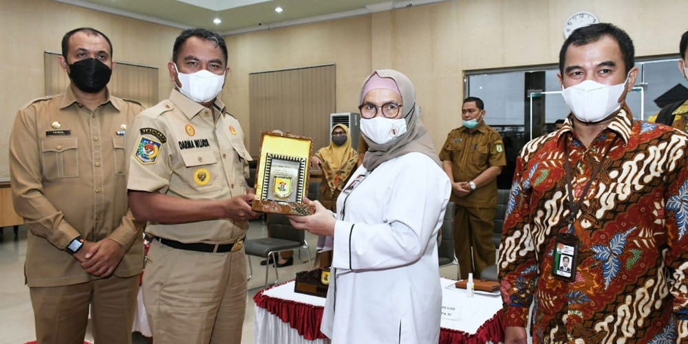 RAKOR: Wakil Ketua KPK RI, Lili Pintauli Siregar saat rakor bersama Bupati Sergai, Darma Wijaya terkait pencegahan kasus korupsi.SOPIAN/SUMUT POS.