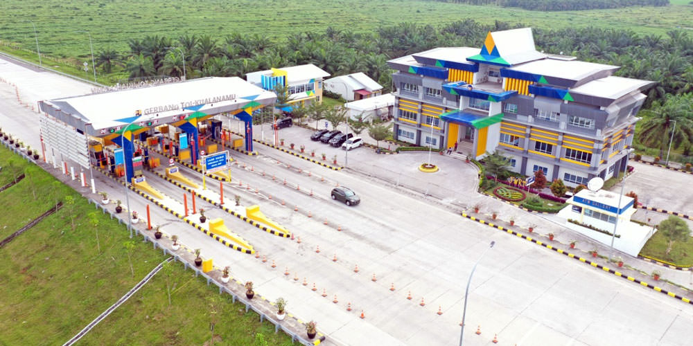 GERBANG TOL: Suasana di gerbang tol Kualanamu. Mulai Senin (24/5), tarif tol Medan-Kualanamu-Tebingtinggi naik.