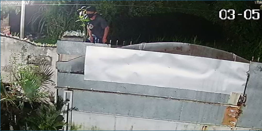 TEREKAM CCTV: Pelaku pencurian di Medan Johor terekam CCTV di Jalan Eka Warni Gang Setia Kelurahan Gedung Johor.