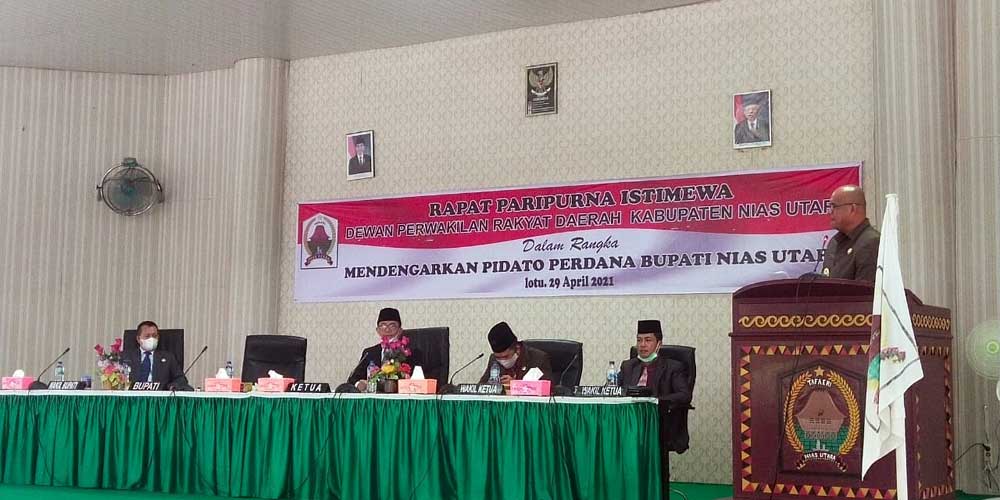 PIDATO : Bupati Nias Utara Amizaro Waruwu sampaikan pidato perdananya di hadapan DPRD Nias Utara.