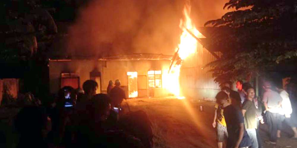 DIBAKAR: Pondok meditasi Vihara Rakhitavana Buddhist Centre di Kecamatan Pancurbatu, Kabupaten Deliserdang, Sumatera Utara yang diduga dibakar OTK, kemarin.