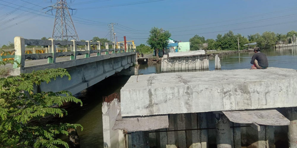 BELUM TUNTAS: Pembangunan Jembatan Titi Dua Sicanang belum tuntas. Pembangunan jembatan ini akan dilanjutkan tahun depan.markus/sumutpos.