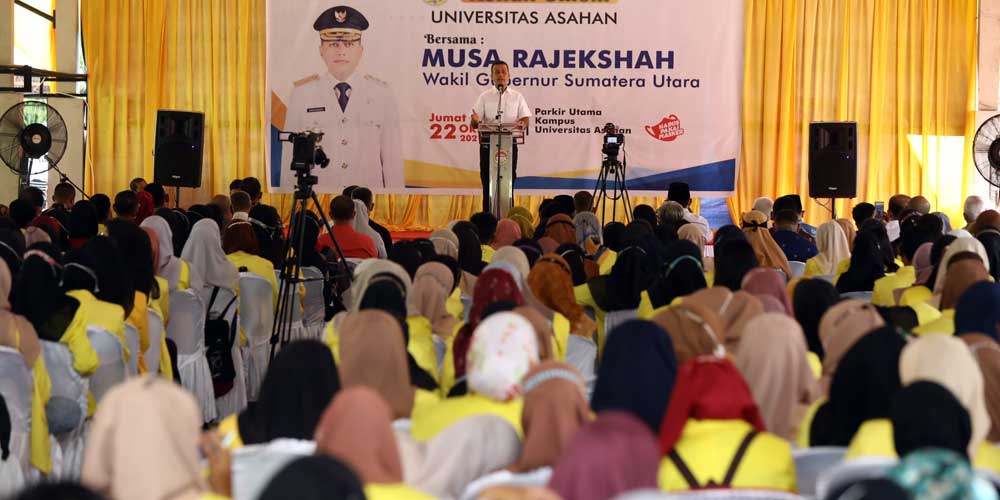 KULIAH UMUM: Wakil Gubernur (Wagub) Sumatera Utara (Sumut) Musa Rajekshah menyampaikan kuliah umum kepada pada mahasiswa di Universitas Asahan (UNA), Kisaran, Jumat (22/10).  DISKOMINFO SUMUT.