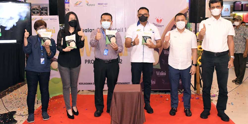 LAUNCHING: Produk gula retail 1 kg brand Walini milik PT PTPN2 saat launching di Brastagi Super Market, Selasa (2/11).