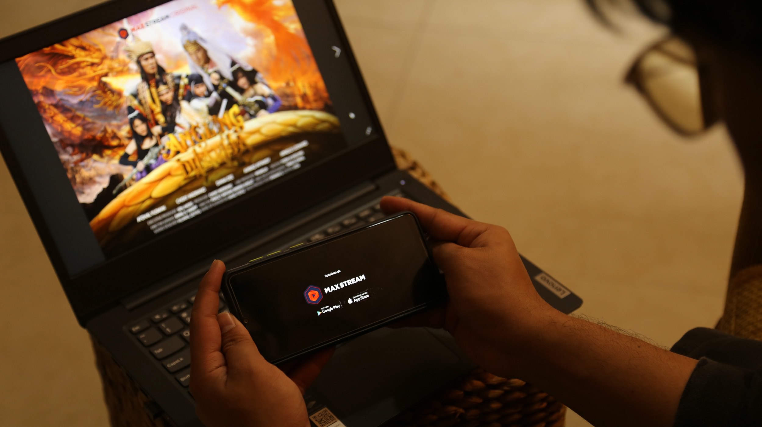 Telkomsel melalui MAXstream berkolaborasi dengan rumah produksi Cahaya Lemmon Abadi menayangkan secara eksklusif serial drama kolosal orisinal ‘Angling Dharma’ mulai 10 November 2021, yang merupakan cerita legenda rakyat Indonesia mengenai kisah perpecaha