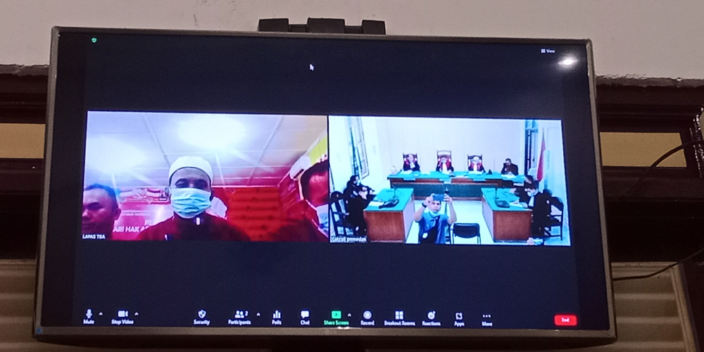 VONIS: Tiga terdakwa kasus korupsi Peningkatan jalan Tanjungbalai, menjalani sidang tuntutan secara virtual di PN Medan, Jumat (10/12).