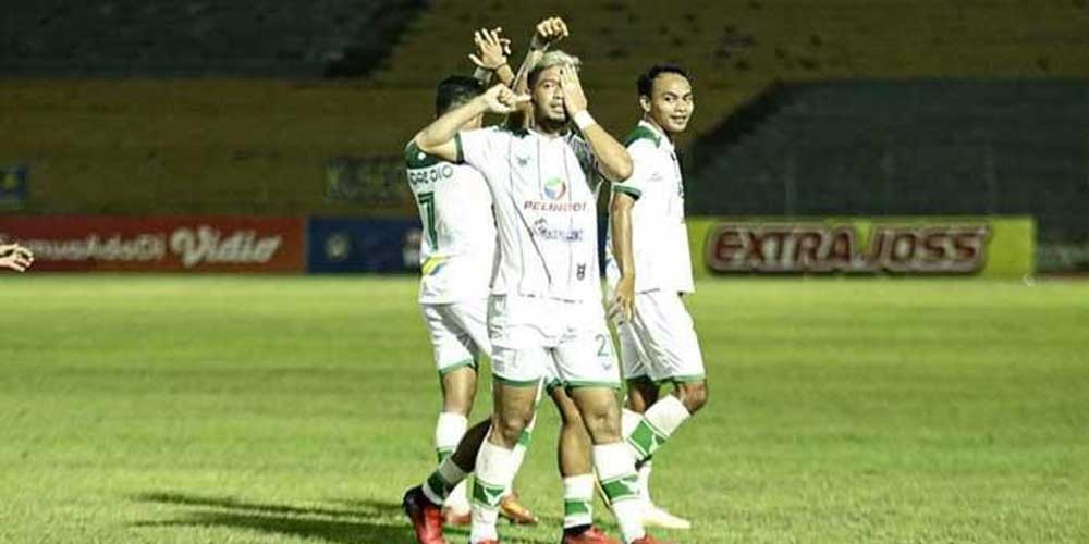 GOL: Pemain PSMS merayakan gol ke gawang Sriwijaya FC, tadi malam. Dalam laga ini, PSMS unggul 2-1.istimewa/sumutpos.