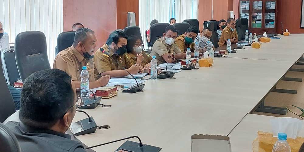 istimewa/sumu tpos RAPAT: Komisi IV DPRD Medan saat gelar rapat dengar pendapat, Selasa (18/1).
