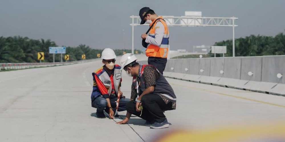 UJI: Tim melakukan uji laik fungsi (ULF) Jalan Tol Binjai-Stabat, beberapa waktu lalu. Ruas Tol Binjai-Stabat sepanjang 12,3 km ini merupakan seksi 1 dari Ruas Tol Binjai-Langsa.