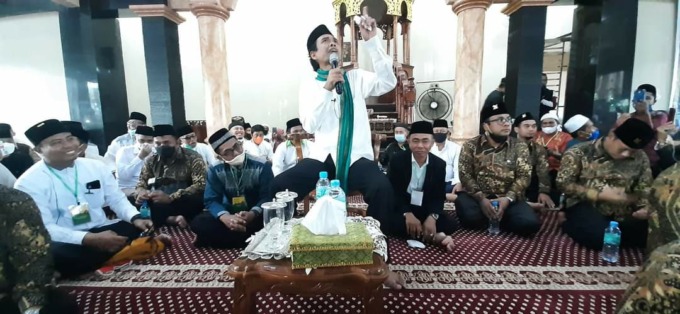 TAUSYIAH : Al Ustadz Abdul Somad dihadapan ribuan jamaah pada tabligh akbar di Masjid Al Ikhlas Desa  Marindal I.