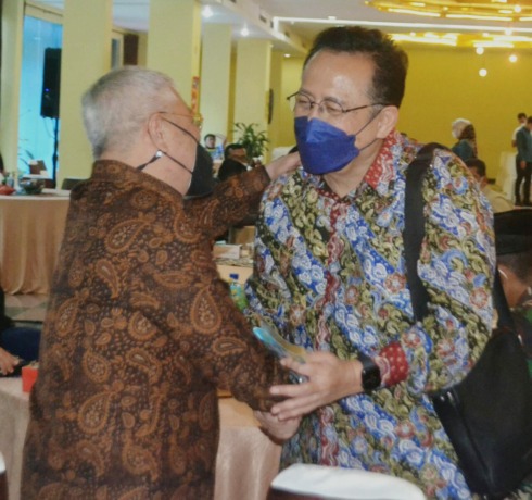 RAZ MUSEUM Irman Gusman SE MBA bertemu H Sofyan Raz Ak MM di Jamaliah Building Raz Museum & Gallery.DEDDI MULIA PURBA/SUMUT POS.