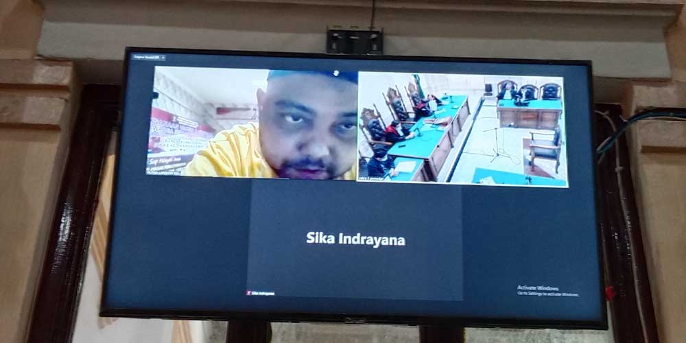 SIDANG VIRTUAL: Taufik Sitepu terdakwa korupsi penguasaan lahan PT KAI, saat menjalani sidang virtual di PN Medan beberapa waktu lalu.