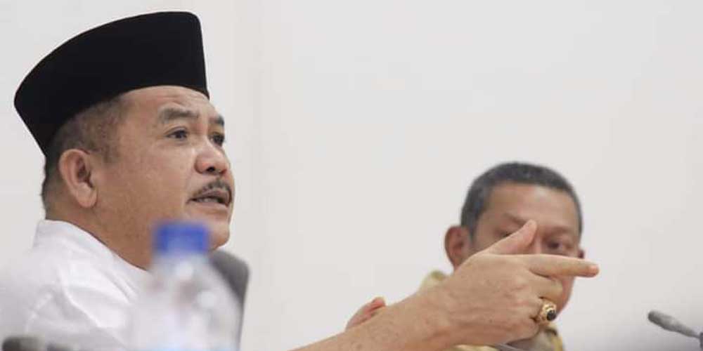 PIMPIN: Sekdakab Labuhanbatu Muhammad Yusuf Siagian, memimpin rapat Tim Anggaran Pemerintah Daerah.