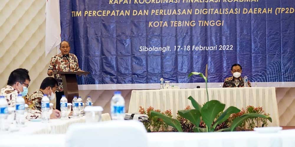 BUKA : Wali Kota Tebingtinggi Umar Zunaidi Hasibuan membuka kegiatan Rakor Finalisasi Roadmap Tim Percepatan dan Perluasan Digitalisasi Daerah (TP2DD) Kota Tebingtinggi.Sopian/sumut pos.