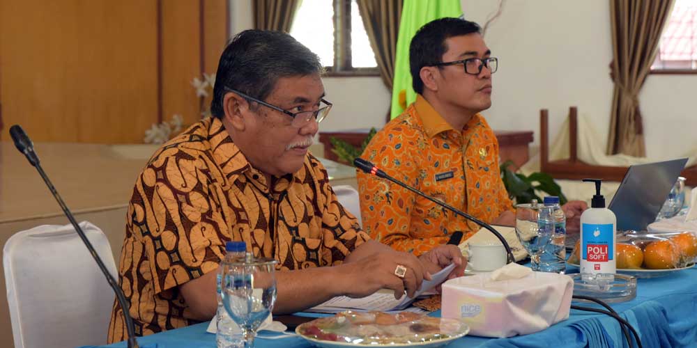 RAKOR: Wakil Bupati Deliserdang HMA Yusuf Siregar membuka secara rapat koordinasi penetapan program kerja Tim Percepatan Akses Keuangan Daerah (TPAKD)  Kabupaten Deliserdang 2022, di Aula Cendana Lantai II Kantor Bupati, Jumat (18/2).