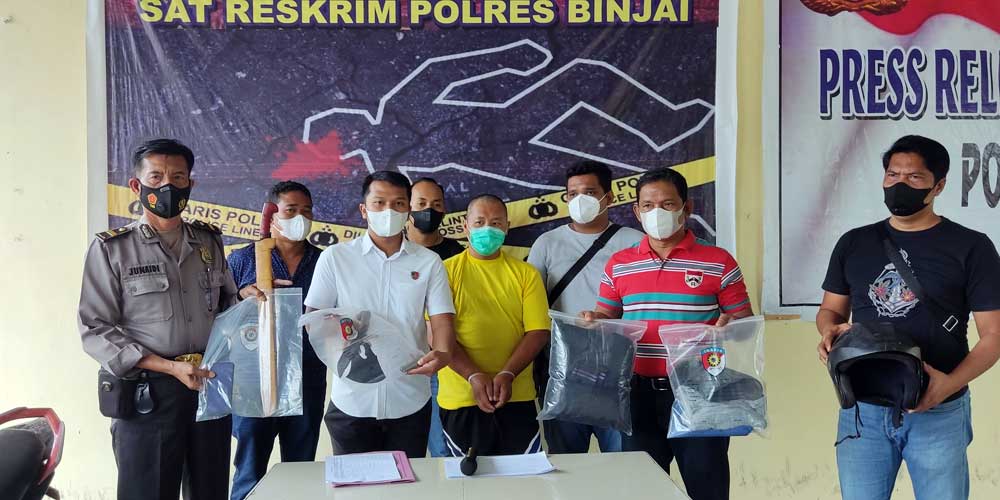 BARANG BUKTI: Kasat Reskrim Polres Binjai, AKP M Rian Permana (3 kiri), saat menunjukan barang bukti dan tersangka (4 kiri), dalam paparan kasus di Mapolres Binjai.Teddy Akbari/Sumut Pos.