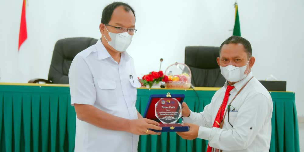 BERSAMA: Bupati Dosmar Banjarnahor foto bersama KPP Pratama Balige, Forkopimda, Pimpinan OPD, Tokoh Masyarakat dan Perwakilan Wajib Pajak di Kabupaten Humbahas.