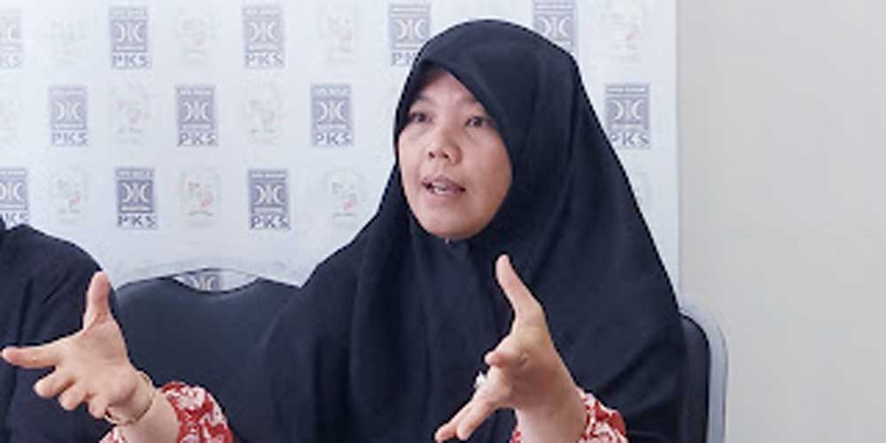 KETERANGAN: Sekretaris Komisi II DPRD Kota Medan, Dhiyaul Hayati memberikan keterangan kepada wartawan./markus/sumutpos.