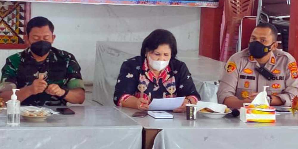 RAKOR: Bupati Karo Cory Sebayang memimpin rapat koordinasi (rakor) penangana Covid-19 di Pendopo Bupati Karo Kabanjahe, Jumat (25/2).