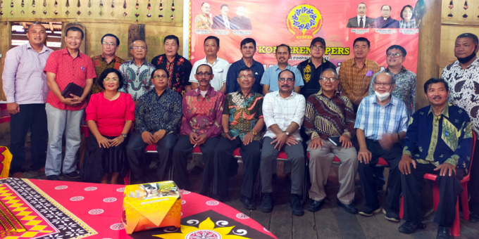 BERSAMA : Pengurus DPP Orahua Nga