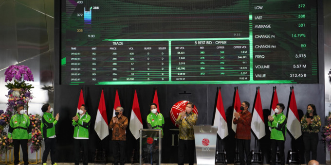 GoTo: GoTo dalam Bursa Efek Indonesia (BEI), Jakarta, Senin (11/4).