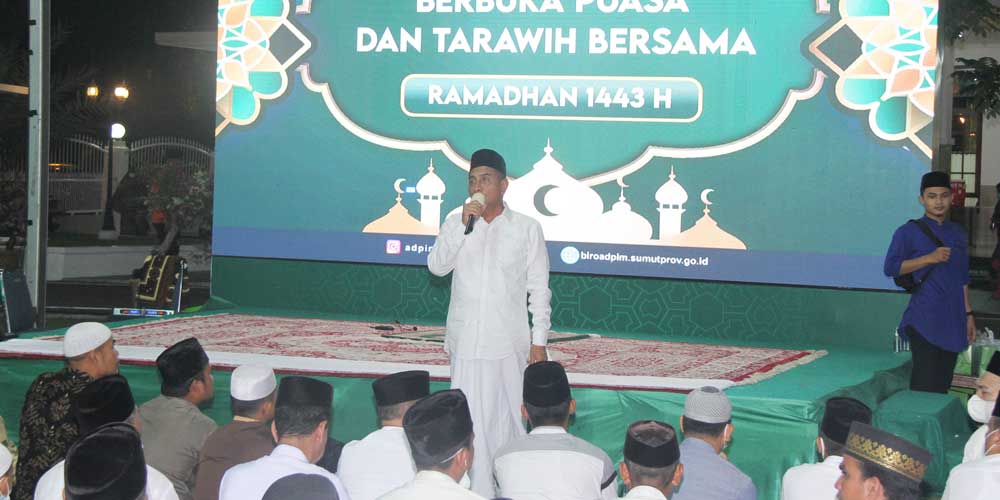 KATA SAMBUTAN: Gubsu Edy Rahmayadi memberikan kata sambutan pada buka puasa bersama para guru agama Islam di Halaman Rumah Dinas Gubernur.  istIMEWA/SUMUT POS.
